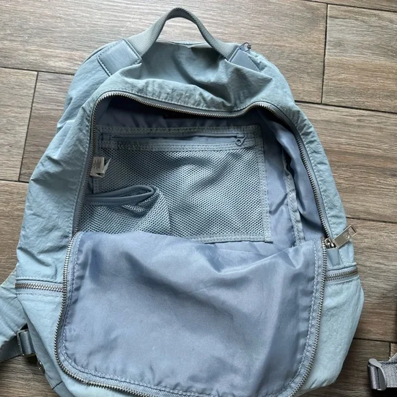lululemon athletica light blue backpack - Picture 3 of 4